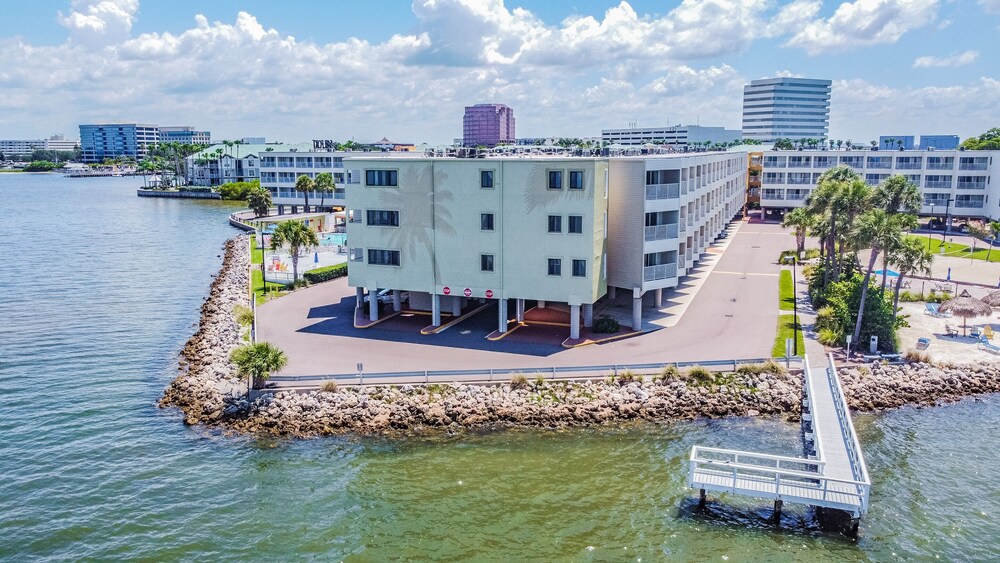 Water View Apartment Suite on the Beach!