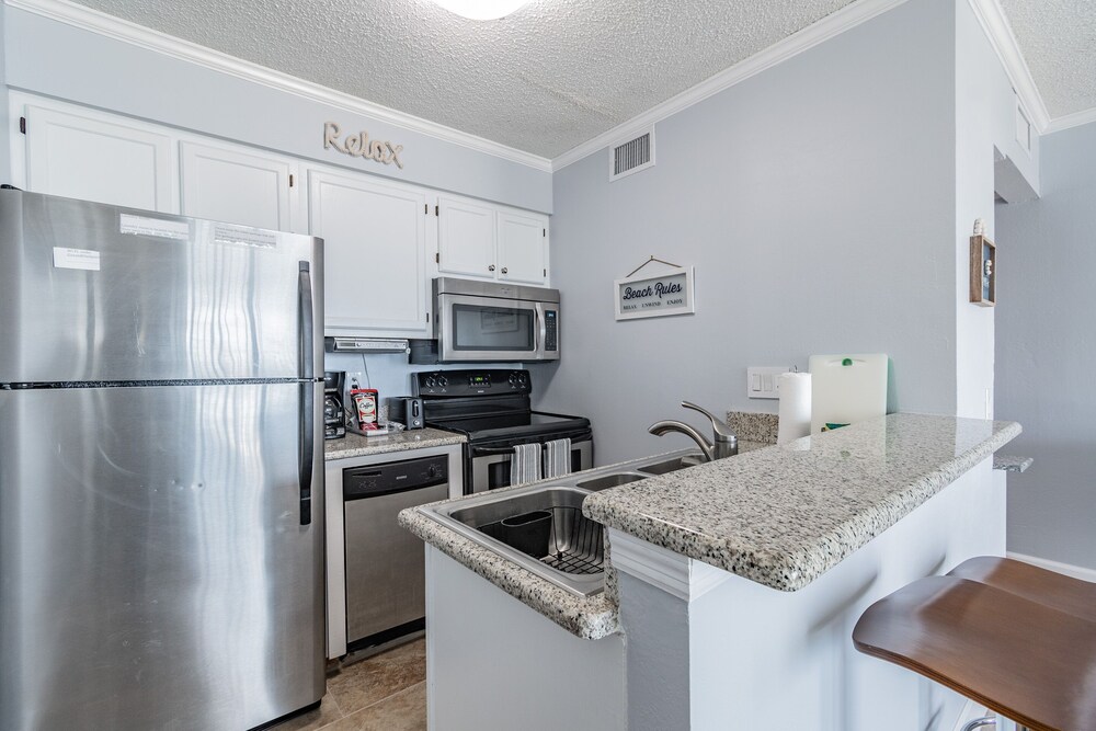 Water View Apartment Suite on the Beach!