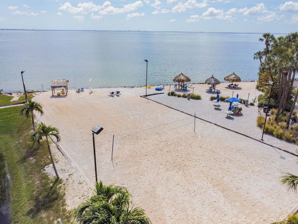 Water View Apartment Suite on the Beach!