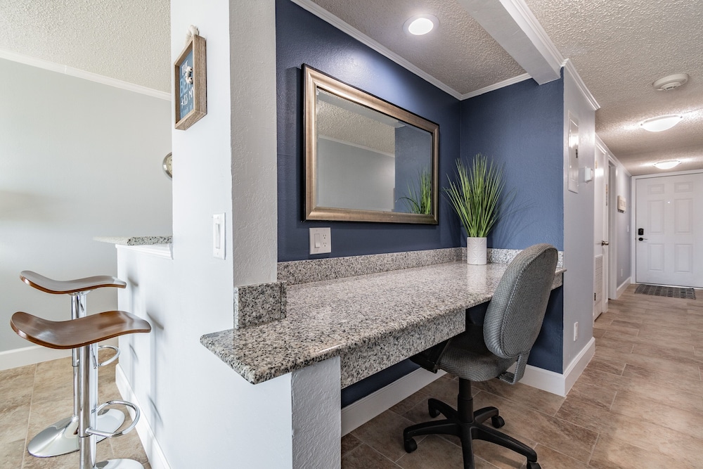 Water View Apartment Suite on the Beach!