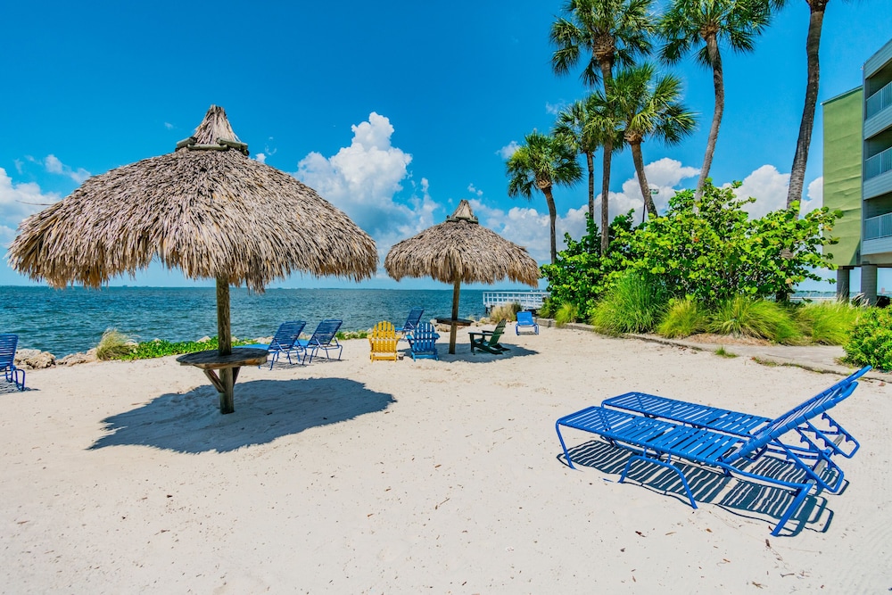 Water View Apartment Suite on the Beach!