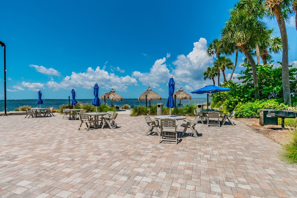 Water View Apartment Suite on the Beach!
