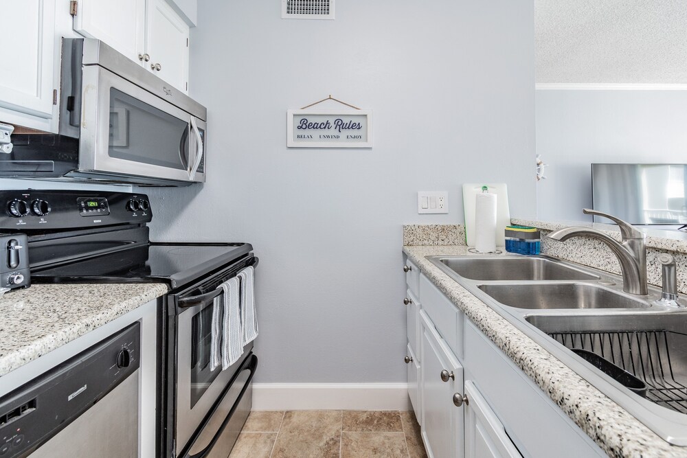 Water View Apartment Suite on the Beach!