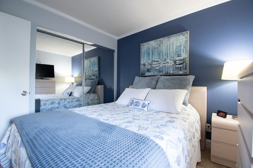 Water View Apartment Suite on the Beach!