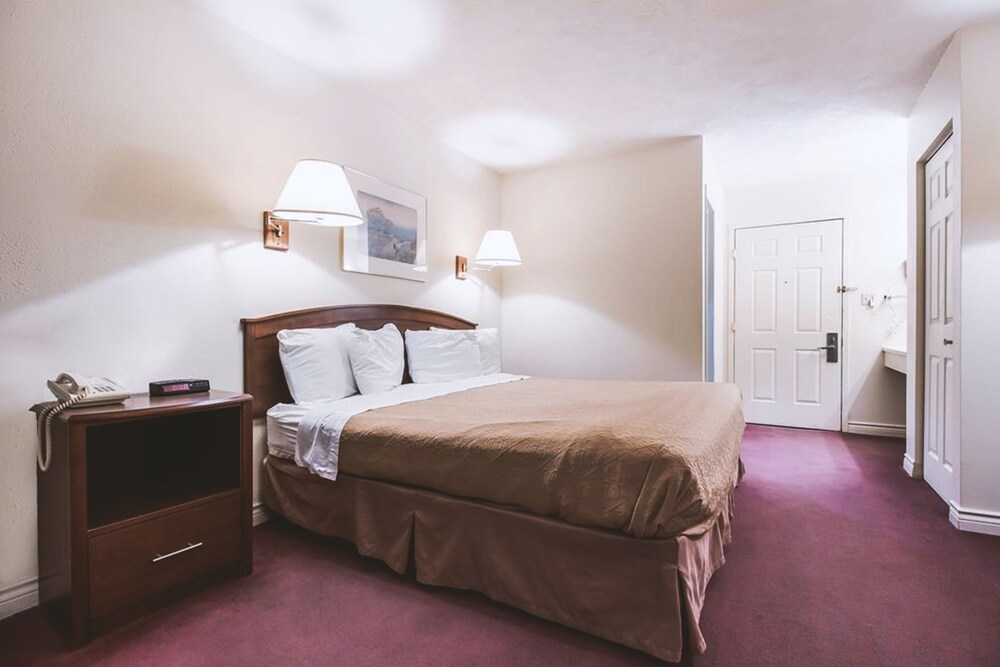 Sky-Palace Inn & Suites McCook