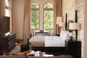 Suite (Daniels) | Premium bedding, pillowtop beds, in-room safe, desk