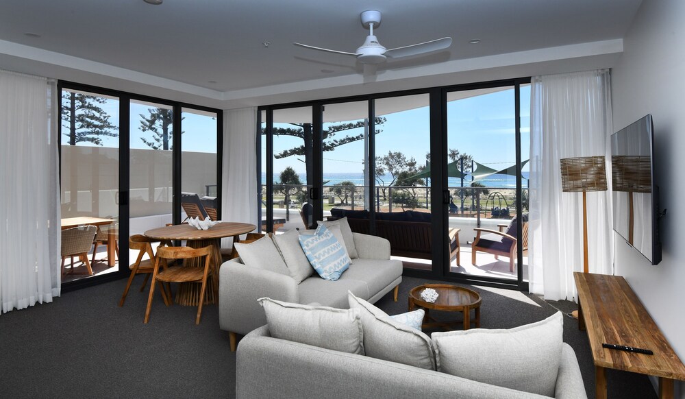 X Kirra Apartments