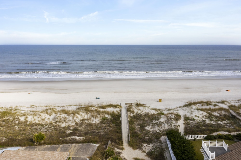 Jax Beach Bungalow+Hot Tub Swim Spa+Beach Access