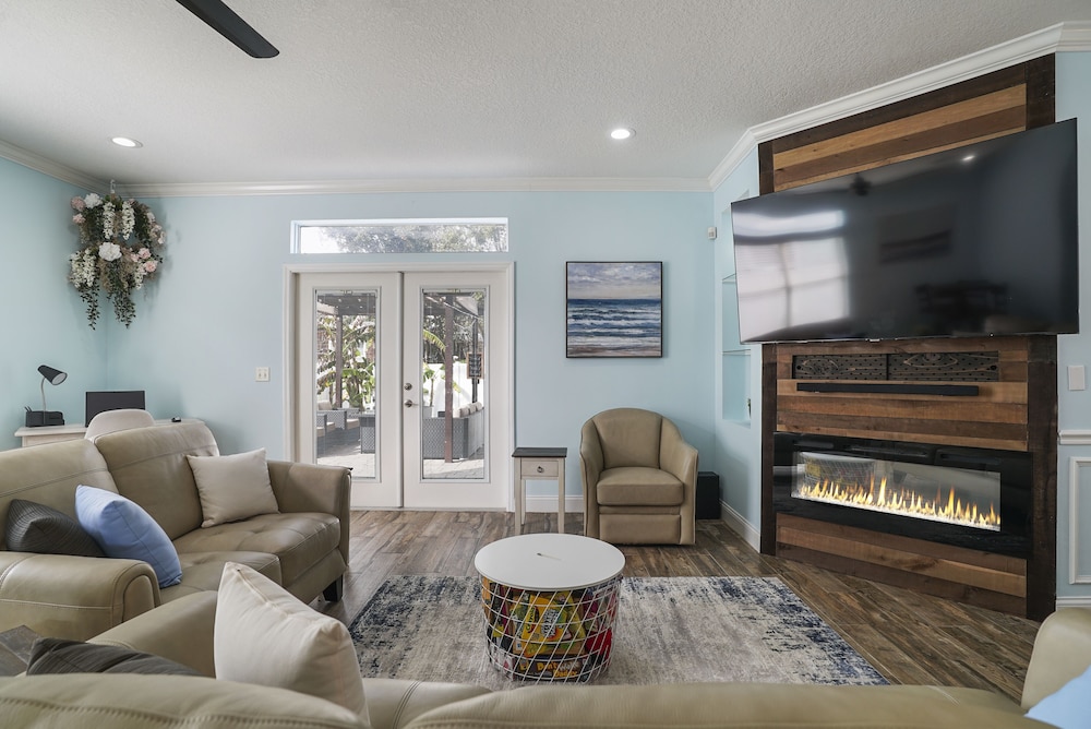 Jax Beach Bungalow+Hot Tub Swim Spa+Beach Access