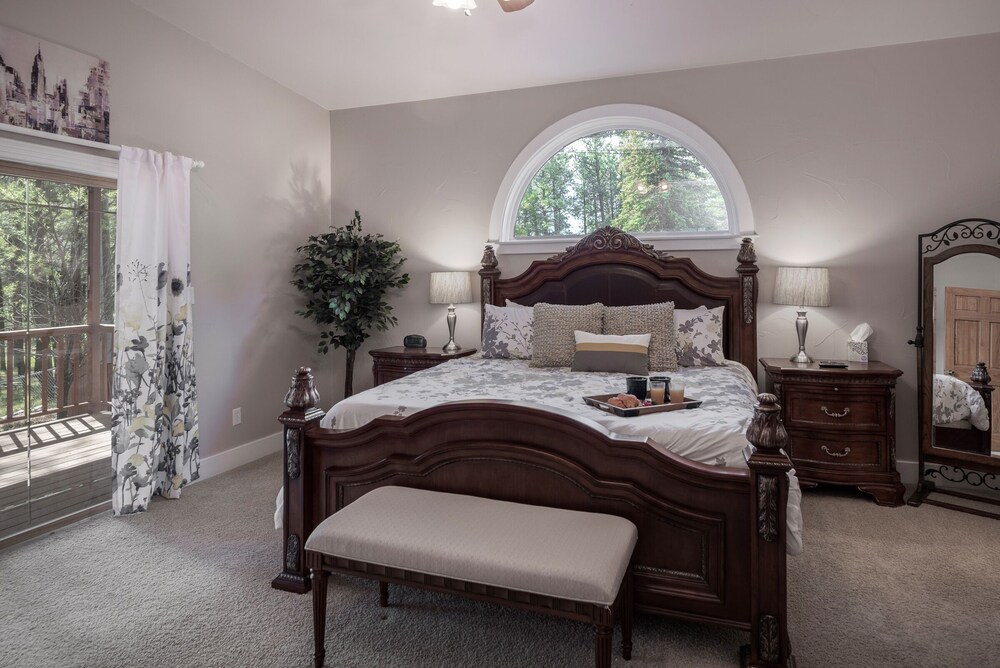 Cozy Cabin Retreat Shady Pines Pet Friendly, Game Room, Hot Tub and