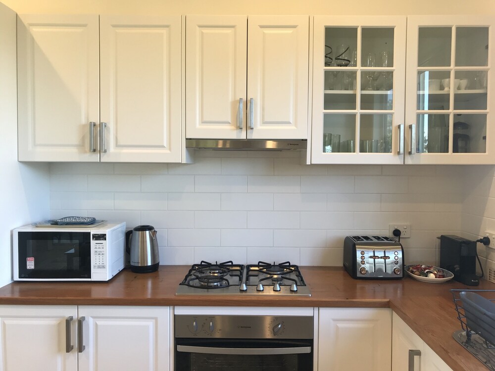 Only 10 mins from Byron in beautiful hinterland, sweeping rural coast