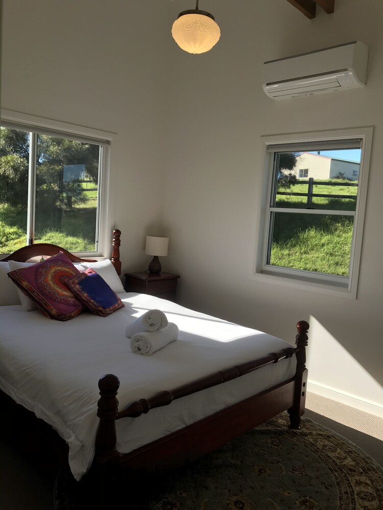 Only 10 mins from Byron in beautiful hinterland, sweeping rural coast