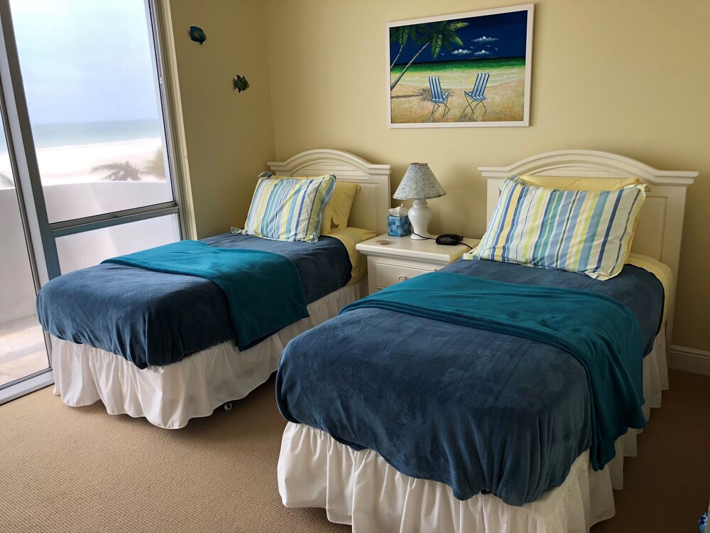 Beautiful Beachfront Condo With Spectacular Views In Marco Island