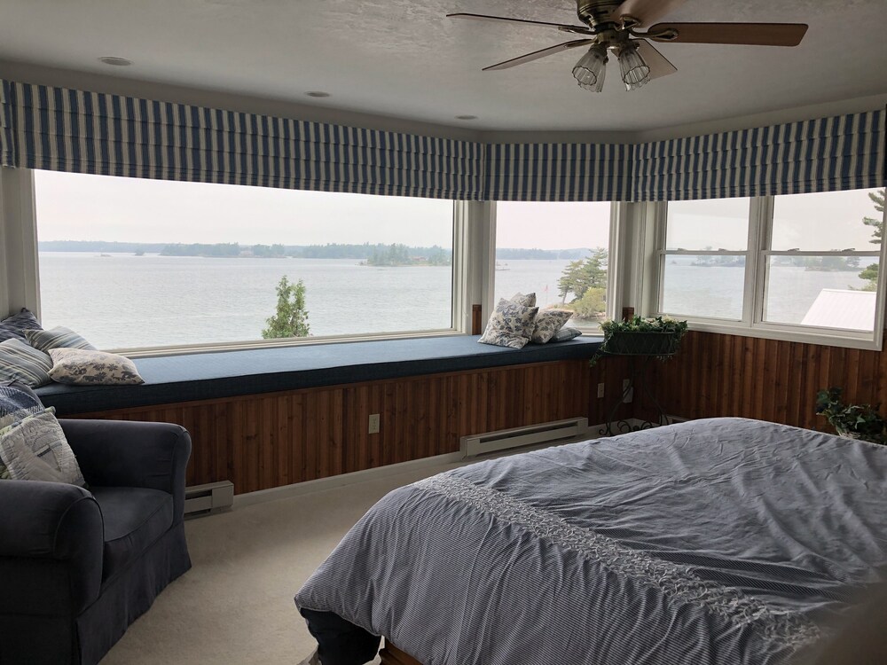 Exceptional panoramic St Lawrence views. Great boating, fishing. kayaks