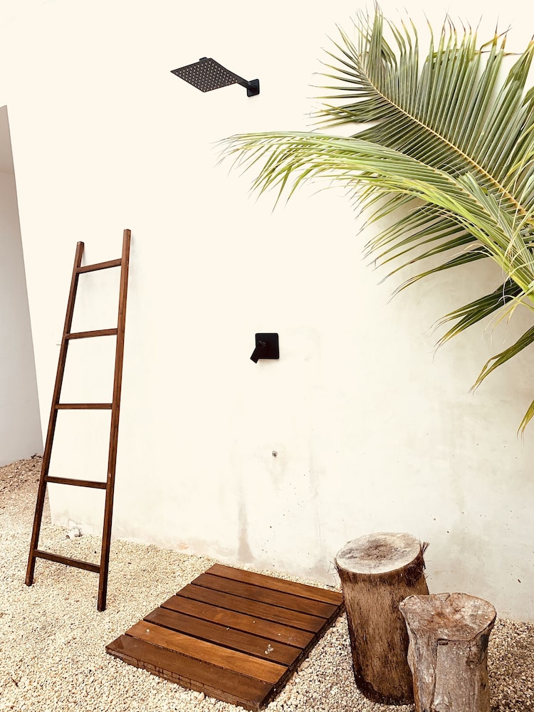 MADRE Holbox Apartments & Suites