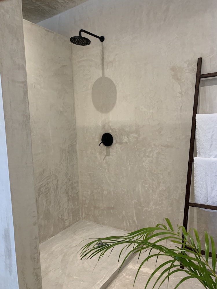 MADRE Holbox Apartments & Suites