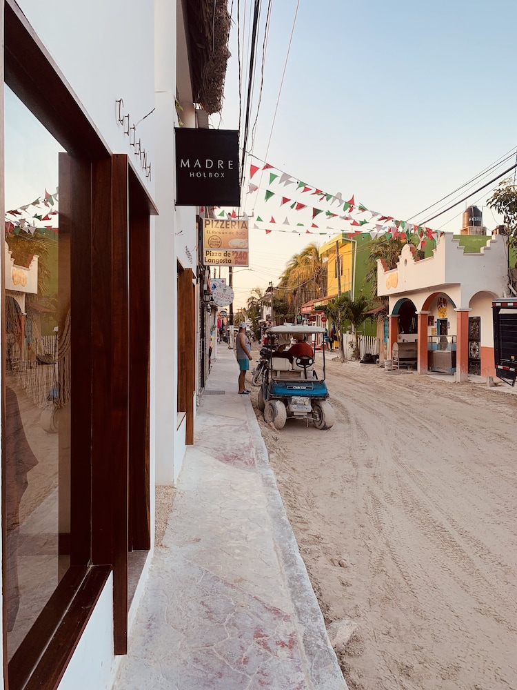MADRE Holbox Apartments & Suites