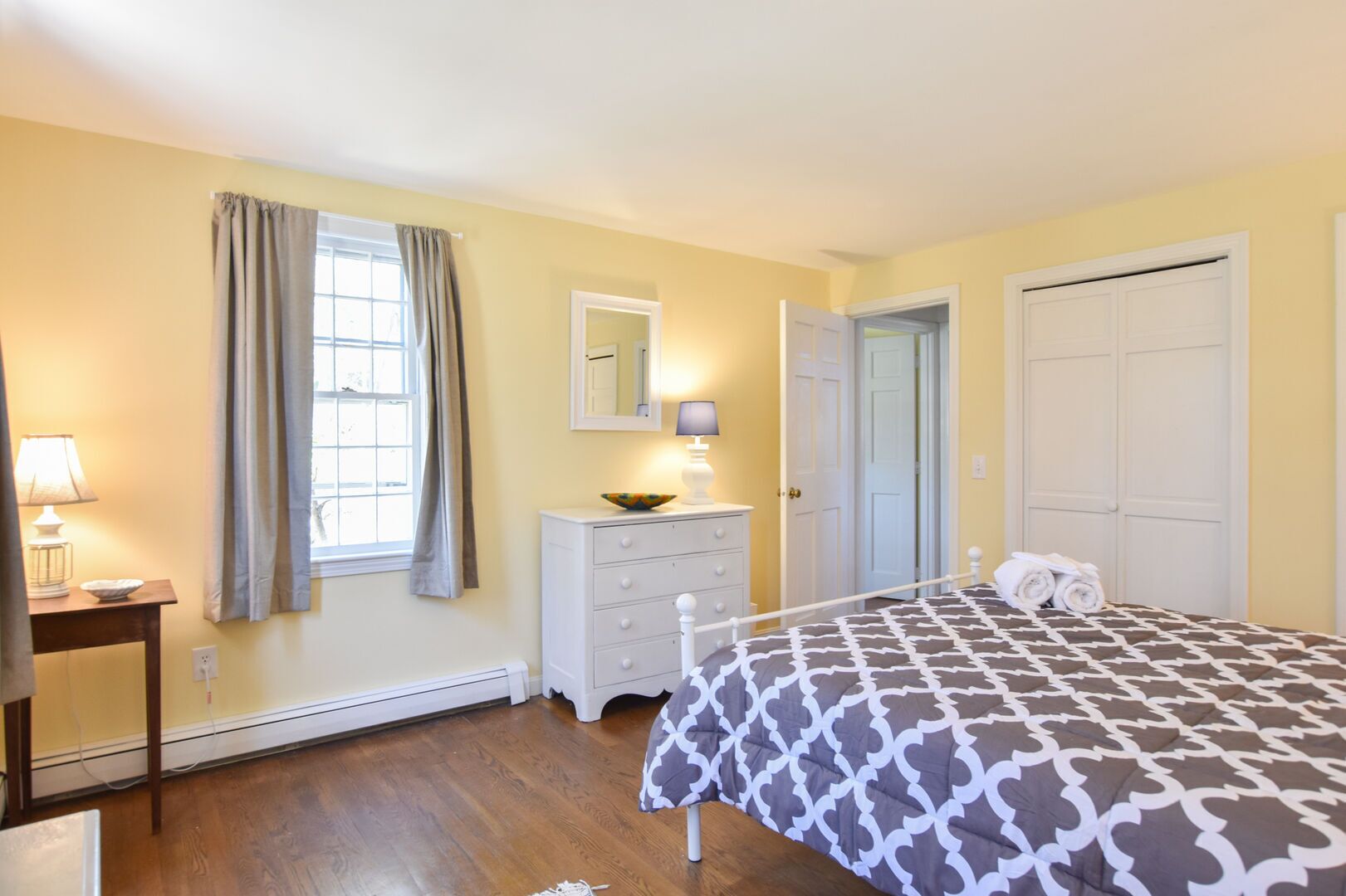 15545: 3 Min. Drive to Nauset Beach, Private Backyard/Large Deck, Kid's Suite, & 2 Outdoor Showers! in Orleans, United States