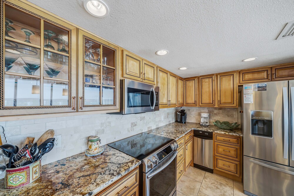 FREE Golf+Tix! Seachase E202 Spacious Beachfront Condo w/Walkin Shower