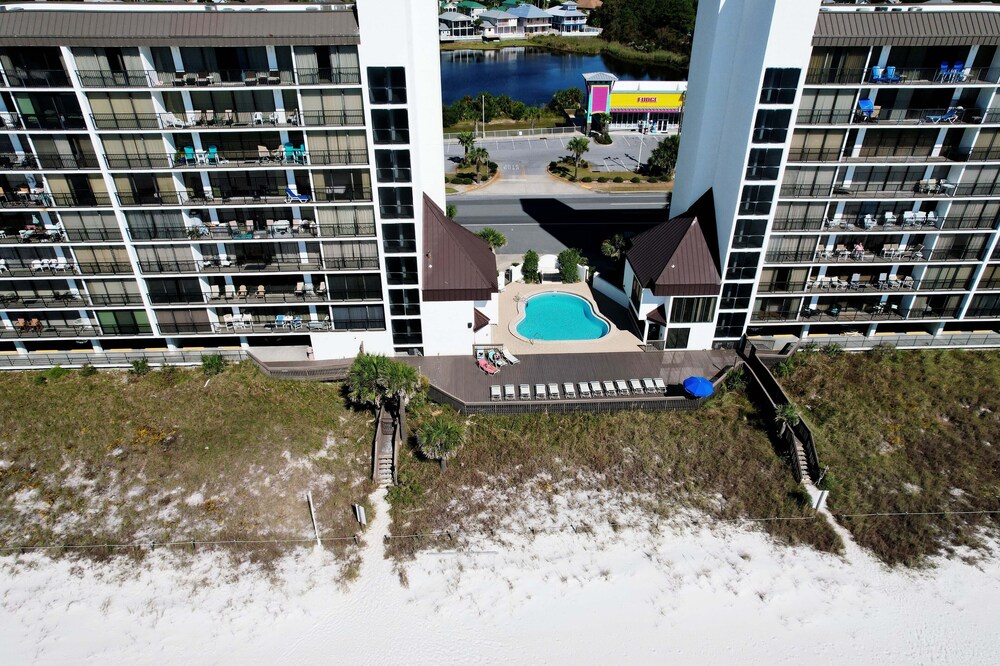 FREE Golf+Tix! Seachase E202 Spacious Beachfront Condo w/Walkin Shower! in Panama City Beach