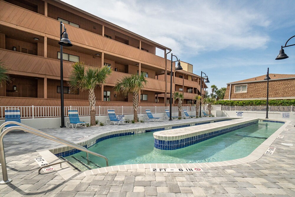 BEACH THEMED 1bd on CABANA ROW in Myrtle Beach