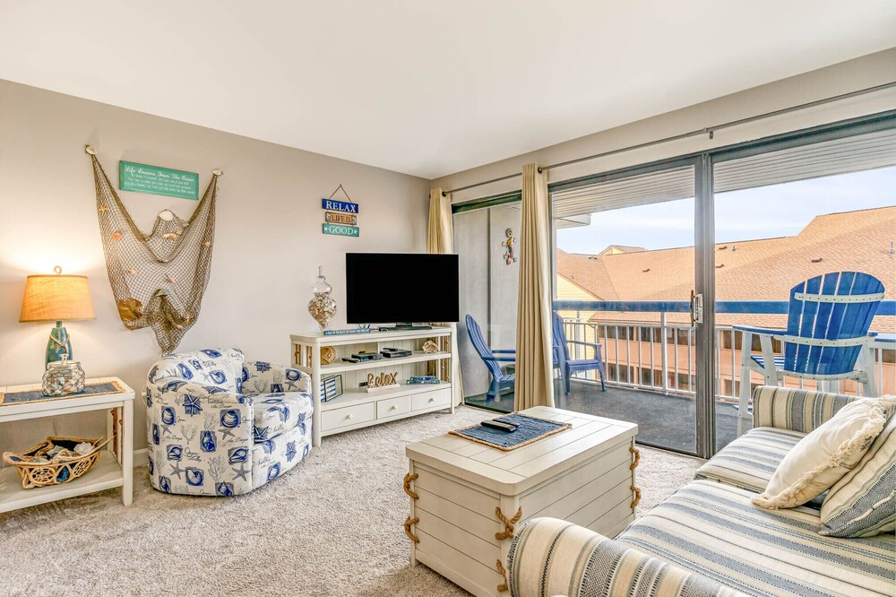 BEACH THEMED 1bd on CABANA ROW in Myrtle Beach