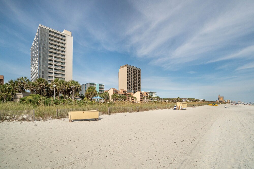 BEACH THEMED 1bd on CABANA ROW in Myrtle Beach