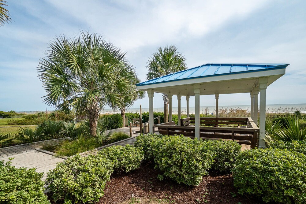 BEACH THEMED 1bd on CABANA ROW in Myrtle Beach