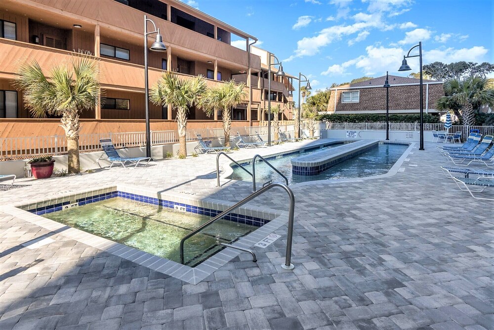 BEACH THEMED 1bd on CABANA ROW in Myrtle Beach