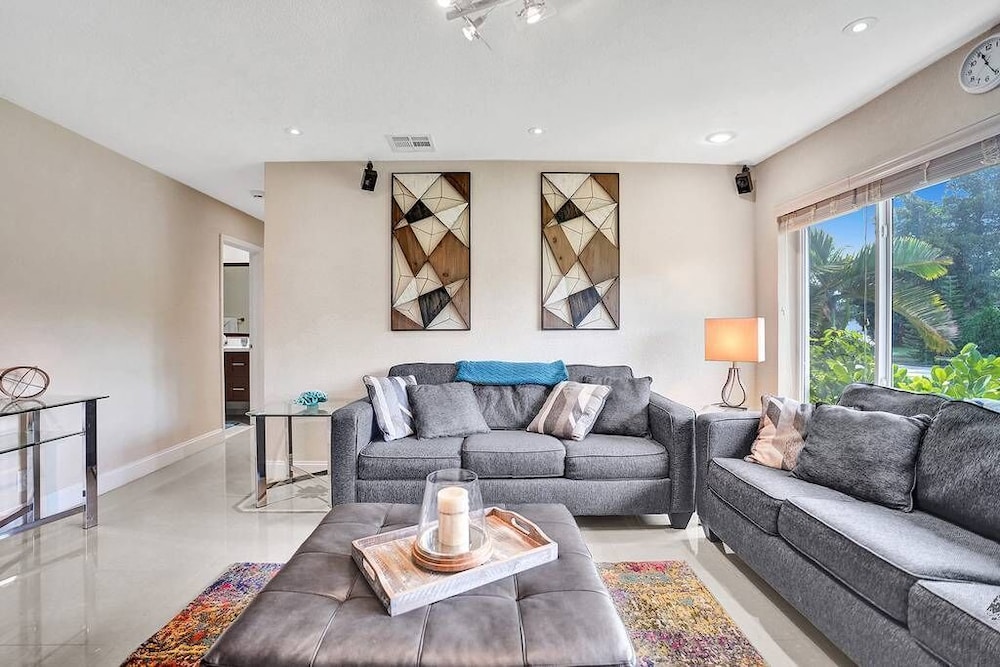 Casa Lani 🌅 Charming Stylish Modern Fort Lauderdale Suburban Home w/ HEATED Pool