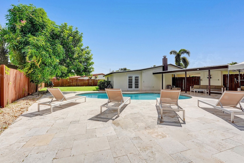 Casa Lani 🌅 Charming Stylish Modern Fort Lauderdale Suburban Home w/ HEATED Pool