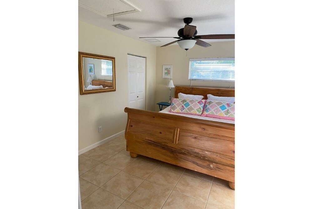 Lilly Pulitzer inspired cottage in the beautiful beach town of Hobe