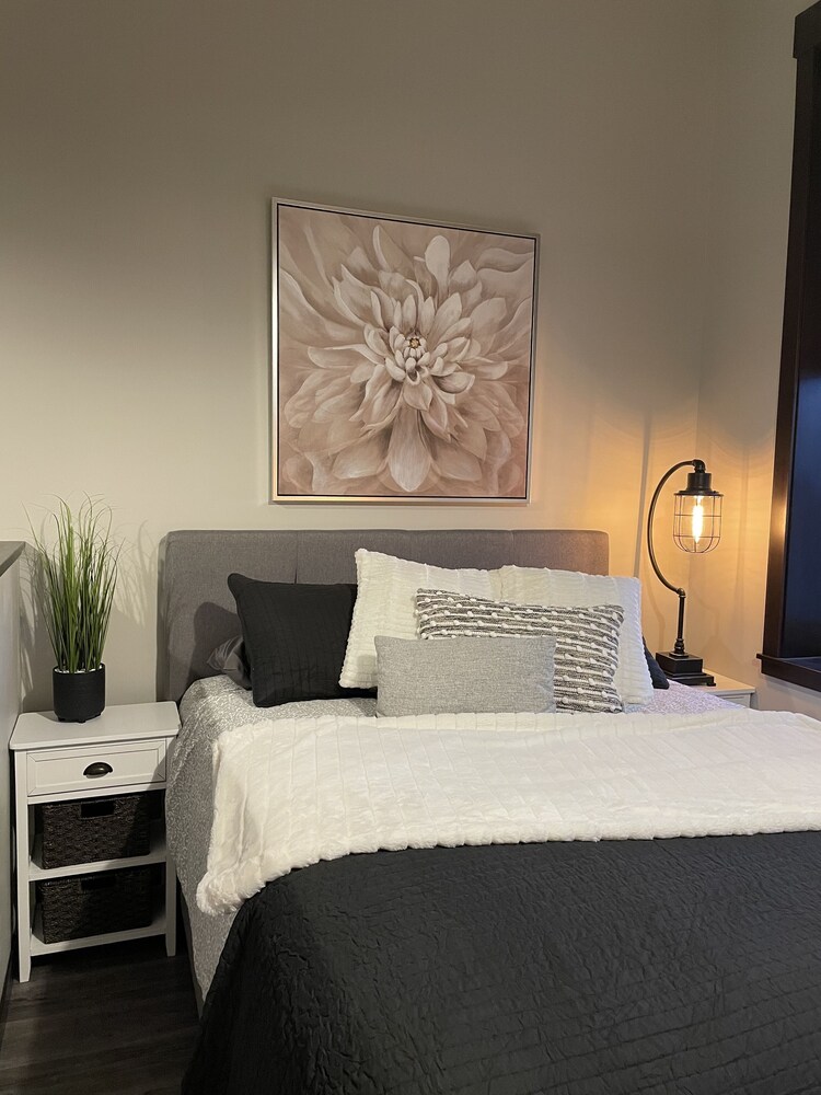 NEW, NEW, NEW! Wabasha downtown studio113 Pembroke Ave Unit 102