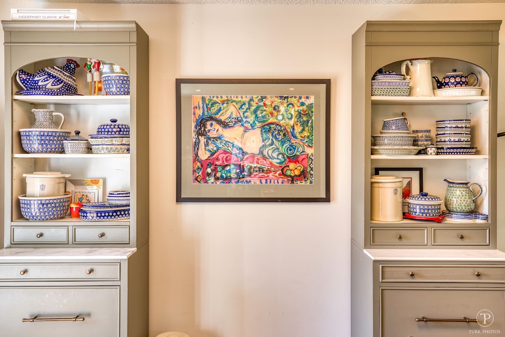 Spacious remodeled home sleeps 8, Convenient Location Near I-5 and Seattle