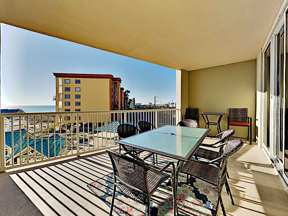 Spectacular Views | Free Seasonal Beach Service & Resort-Style Amenities