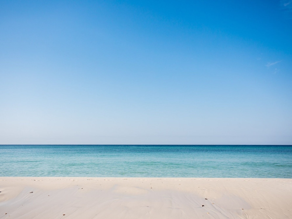 Spectacular Views | Free Seasonal Beach Service & Resort-Style Amenities