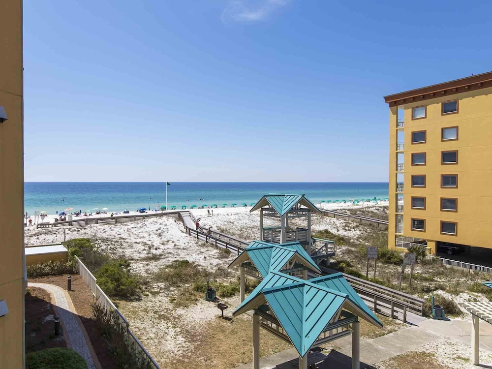 Spectacular Views | Free Seasonal Beach Service & Resort-Style Amenities