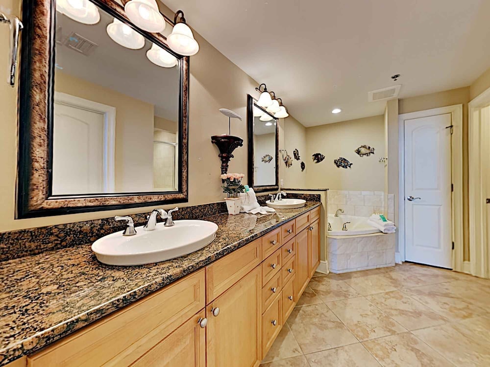 Spectacular Views | Free Seasonal Beach Service & Resort-Style Amenities