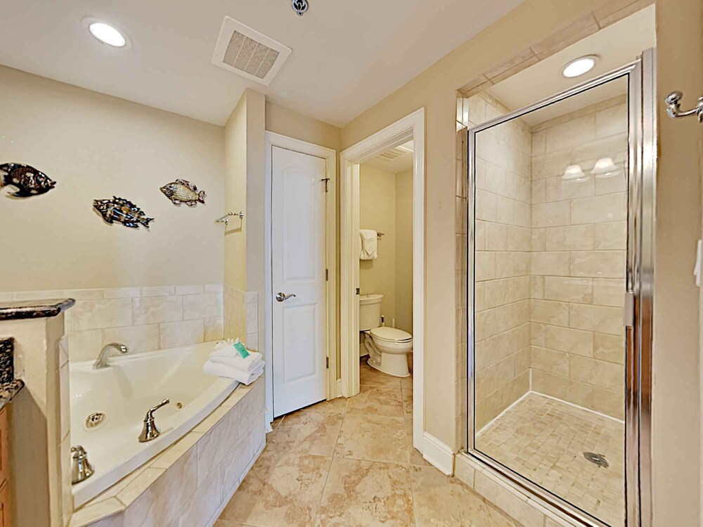 Spectacular Views | Free Seasonal Beach Service & Resort-Style Amenities