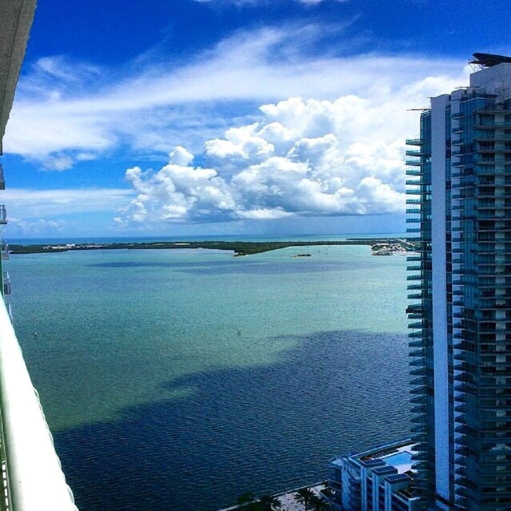 ✶ Modern Sky Residence w/ City & Ocean Views✶