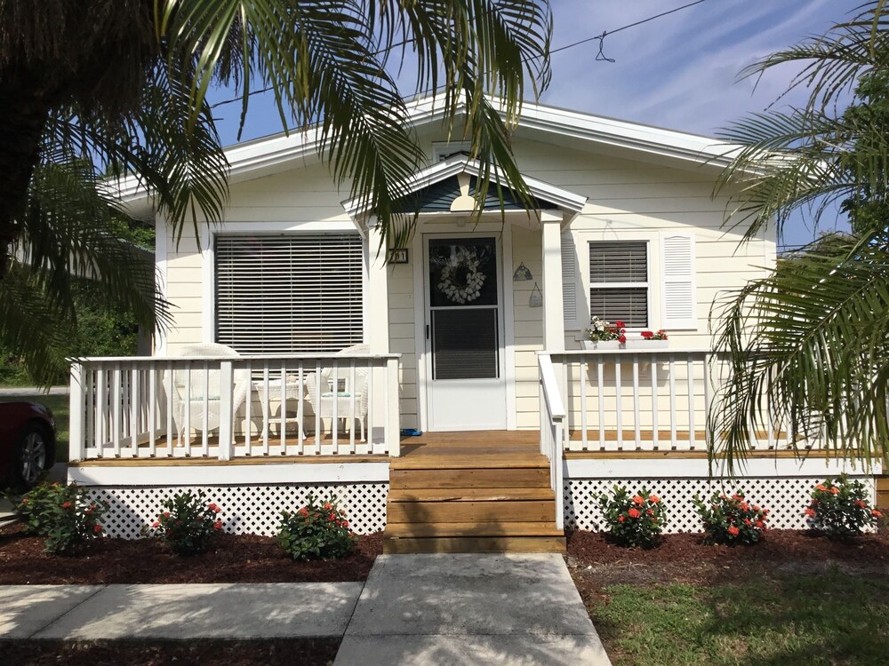 Cozy Country Cottage With Pool Hot Tub And Tiki Hut Near Gulf Beaches In Port Richey Hotel Rates Reviews On Orbitz