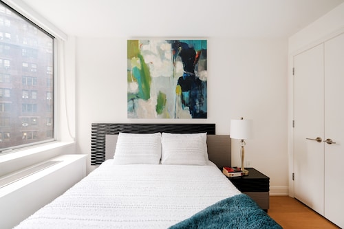 The Stunning !! New Gem 2bed 2 Bath Midtown east