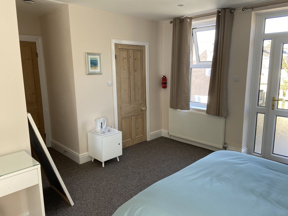 Homewood Airbnb, Combe Martin, Devon 300m to the Beach! Reviews