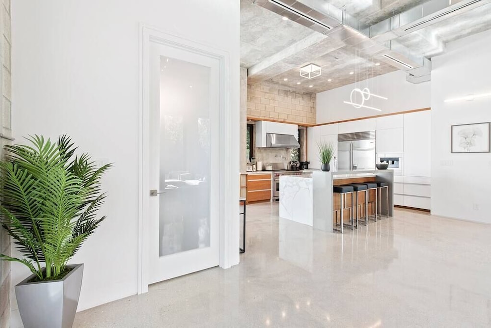 One of a kind Luxury Villa with Pool and jacuzzi !