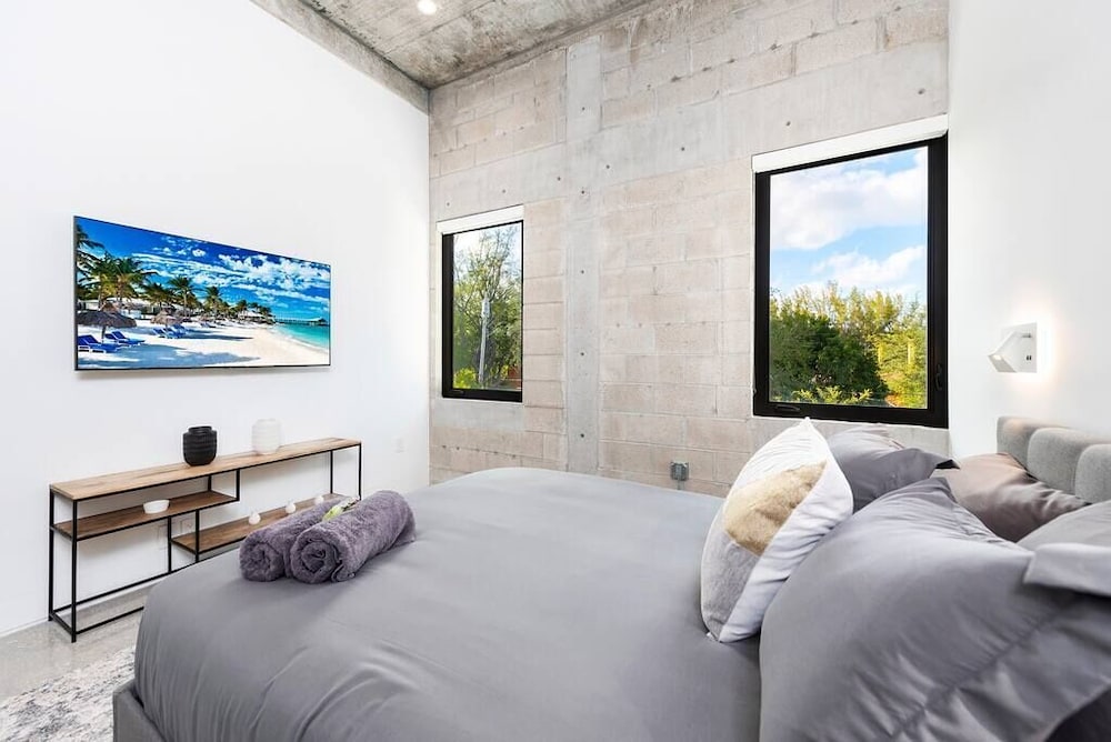 One of a kind Luxury Villa with Pool and jacuzzi !