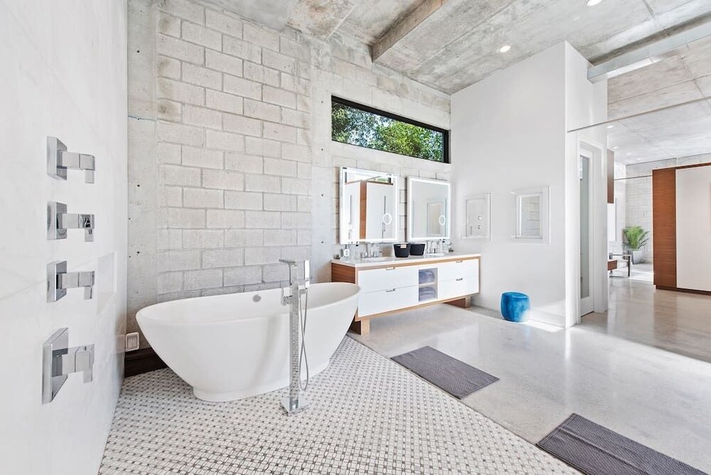 One of a kind Luxury Villa with Pool and jacuzzi !