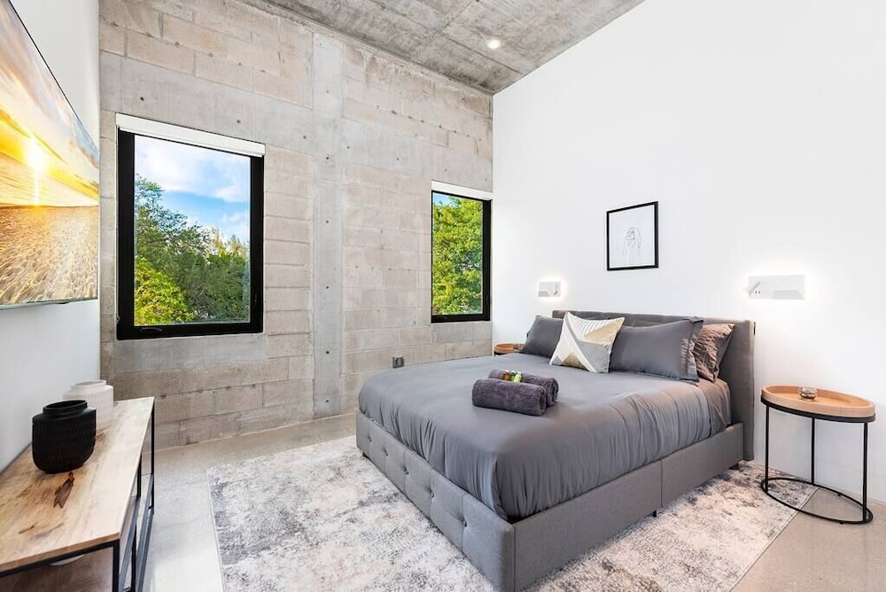 One of a kind Luxury Villa with Pool and jacuzzi !