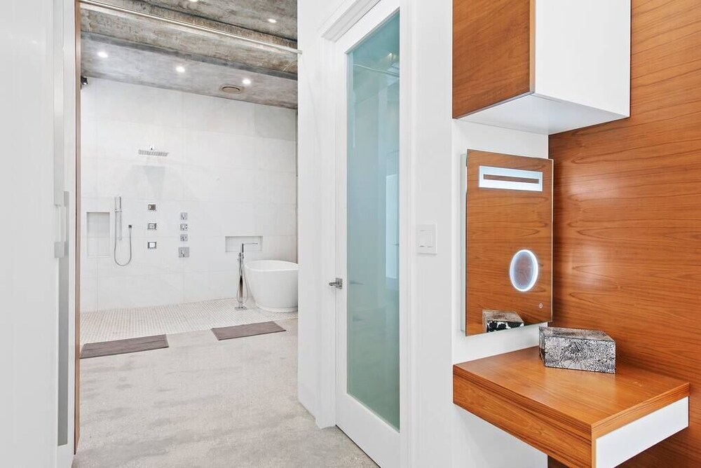 One of a kind Luxury Villa with Pool and jacuzzi !