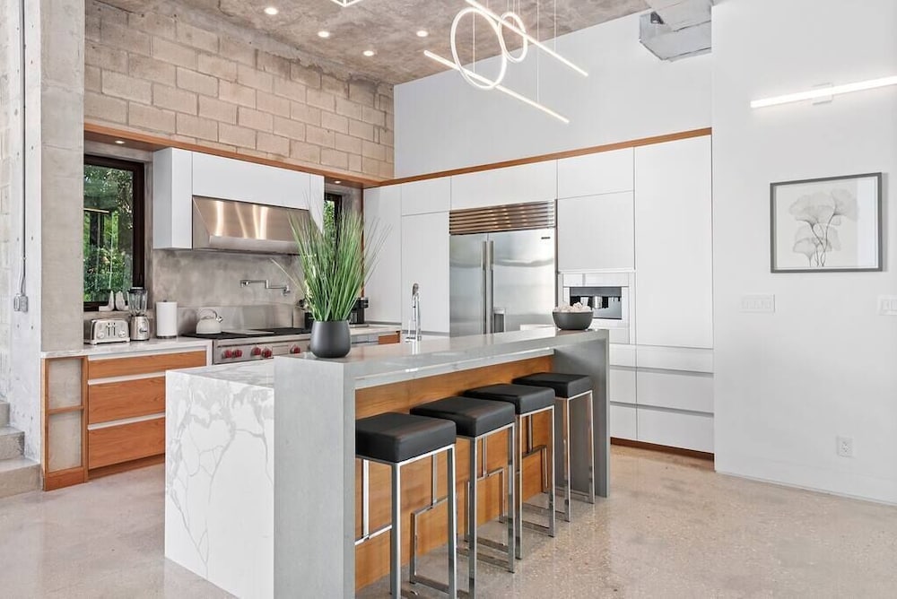 One of a kind Luxury Villa with Pool and jacuzzi !