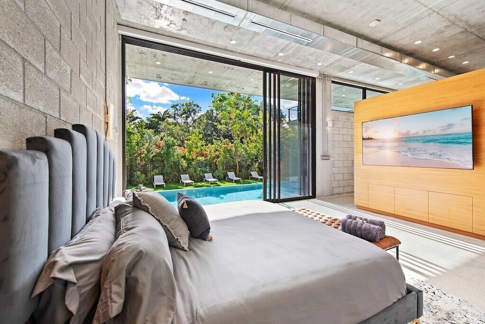 One of a kind Luxury Villa with Pool and jacuzzi !